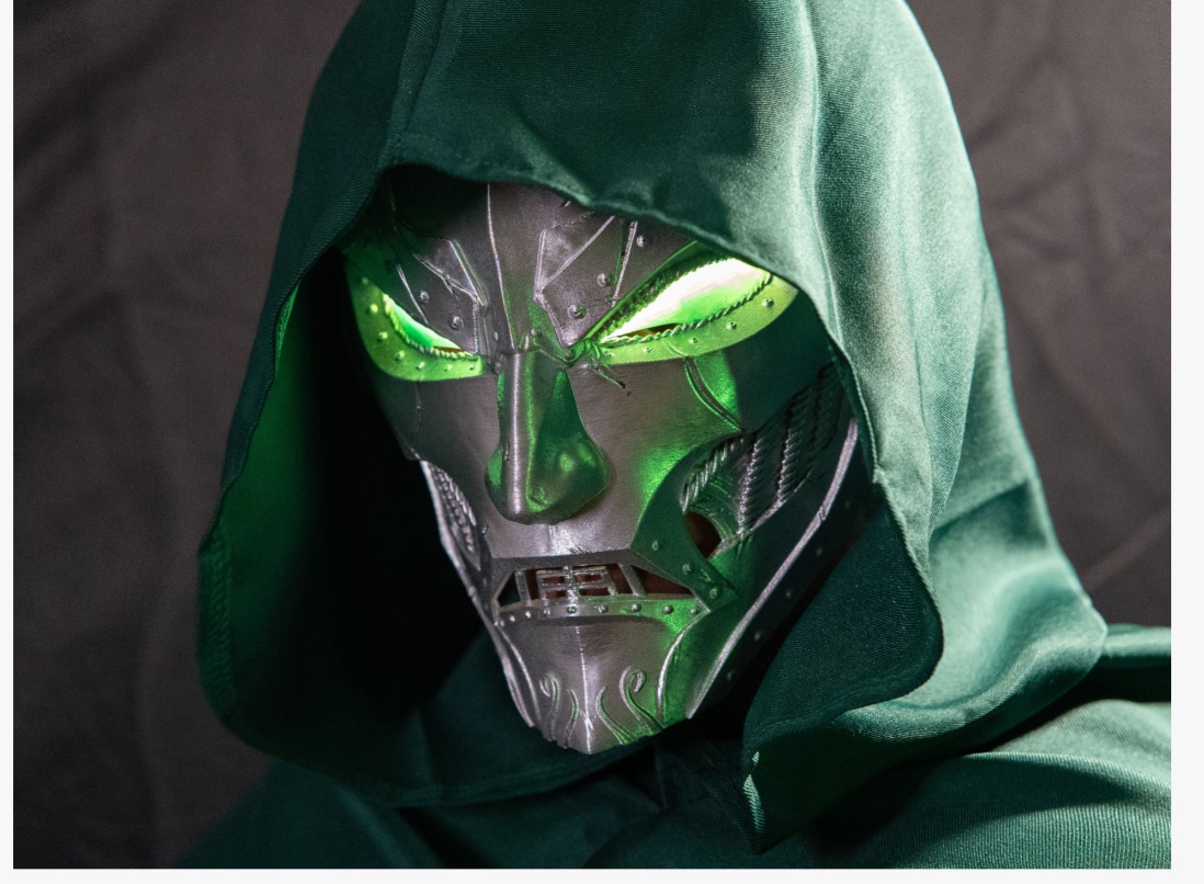 Маска Dr. Doom